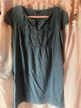 Gap Women's denim shift dress with ruffled trim, cap sleeves, button neckline